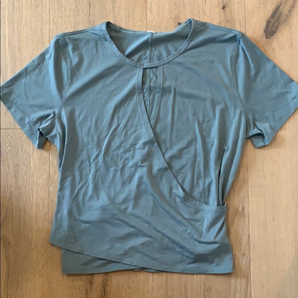 Lululemon open front blue Cropped shirt